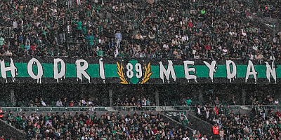 Tribünlerden 'Ertuğrul İstifa” tezahüratıi