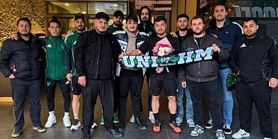 Üni Hodri Meydan kamp otelinde takımın yanında