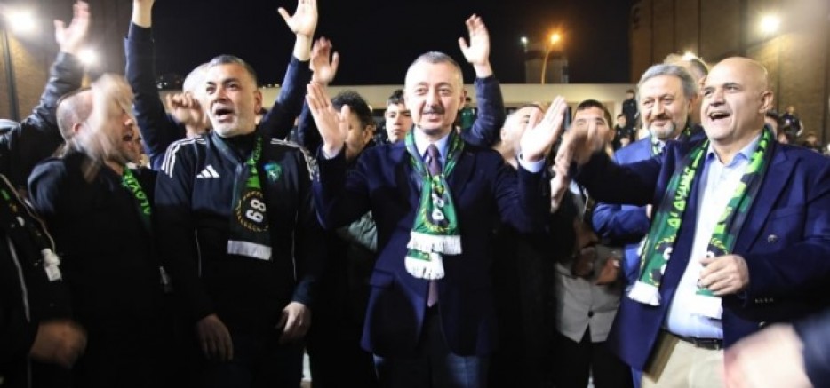 Tahir Başkana Taraftarların iftarda sevgi seli