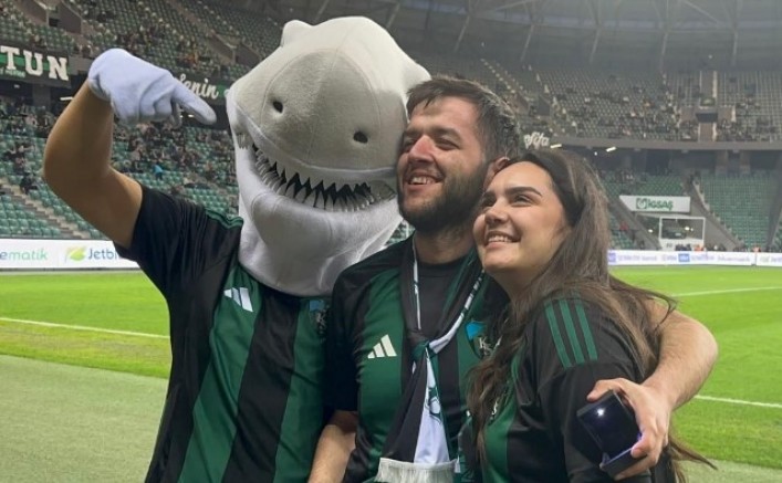 Taraftar Talha Yaren'e maçta evlenme teklif etti