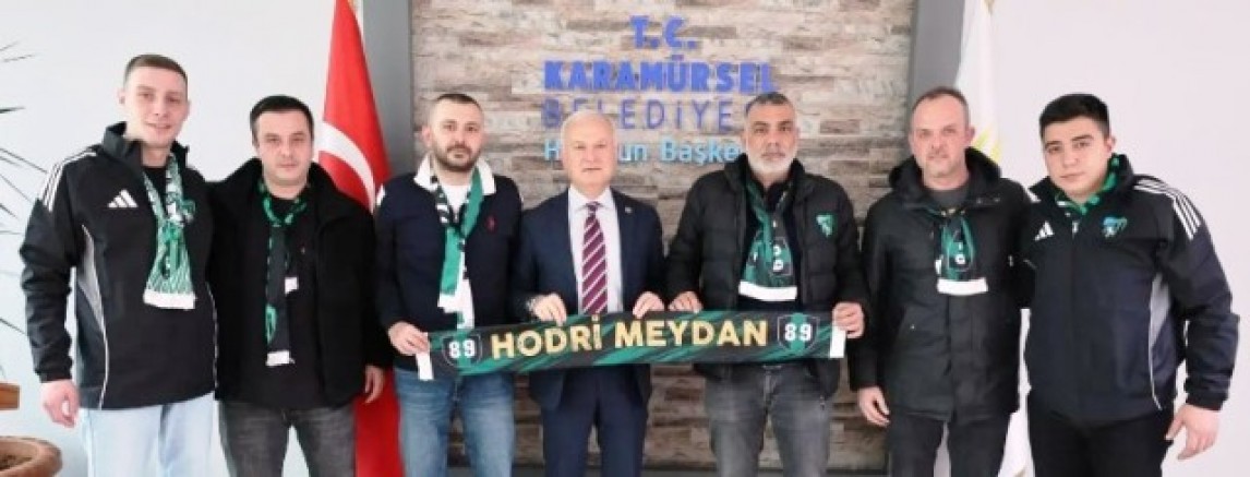 Taraftarlar Karamürsel Belediyesine gitti