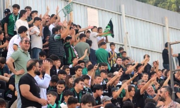 Taraftarlar takımı özlemiş Derince Stadını doldurdu