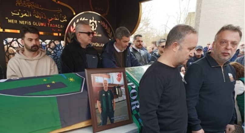 Taraftarlardan Cem Özer kent mezarlığına defnedildi