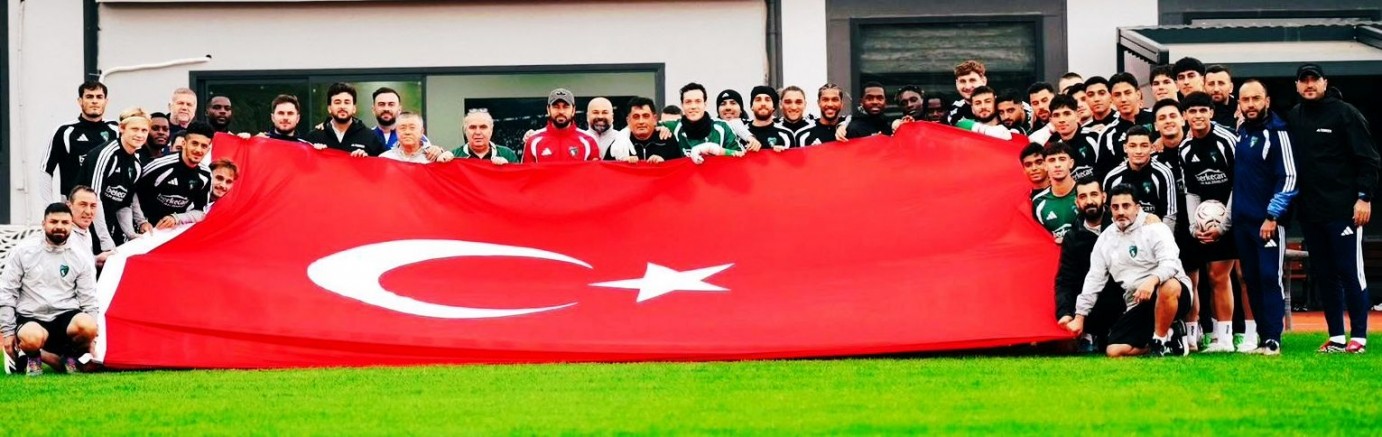 Yeşil-siyahlılar, Cumhuriyet’in 103. yıl dönümünü antrenmanda kutladı